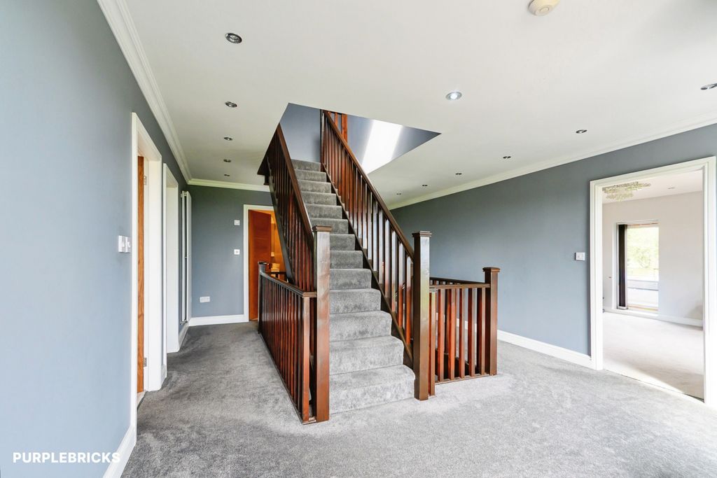 Property photo 3 of 52