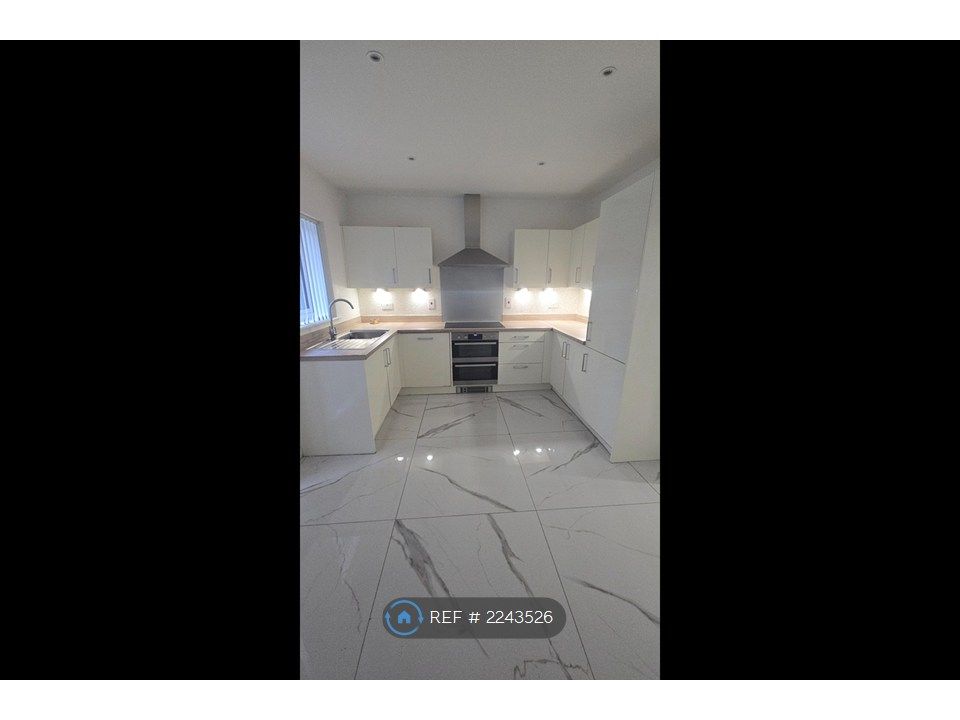 Property photo 2 of 19 Kitchen