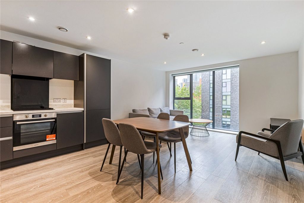 Property photo 3 of 18 Dining Area