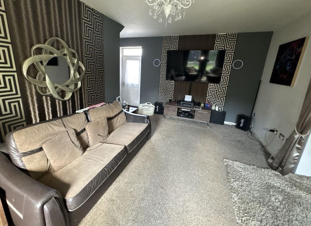 Property photo 3 of 10 Loungee.Jpg