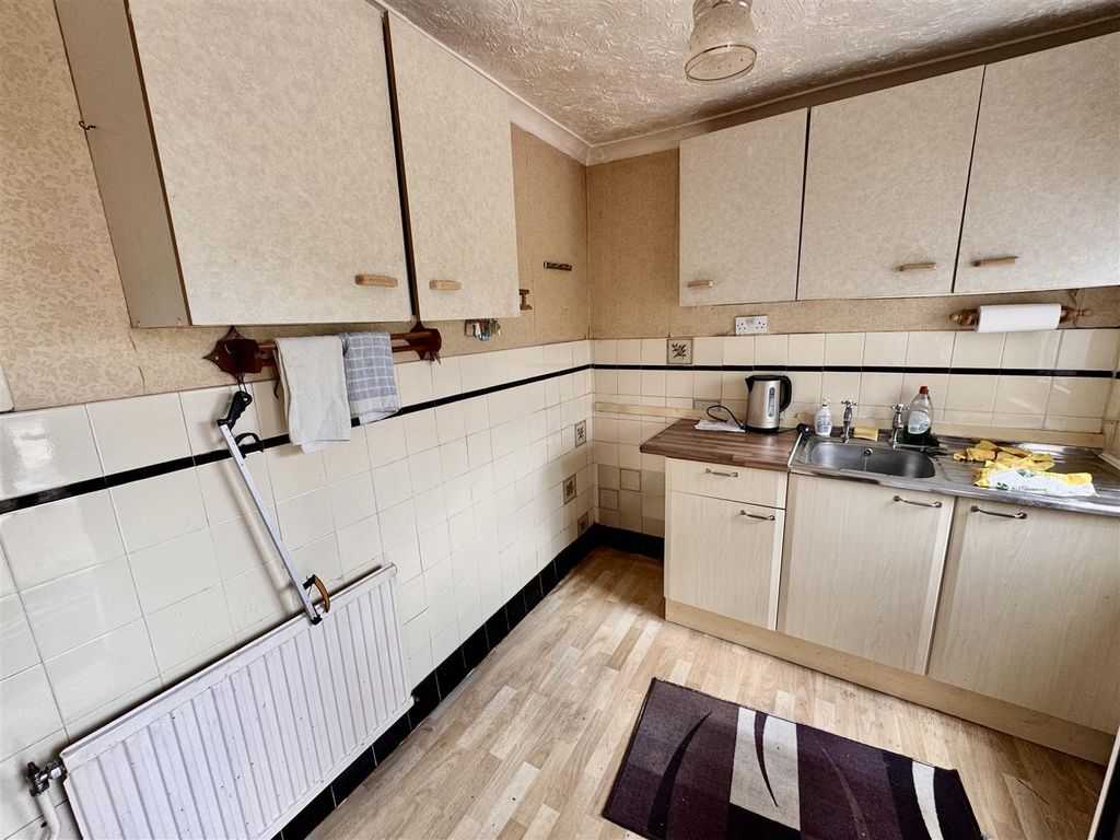 Property photo 3 of 24 Kitchen