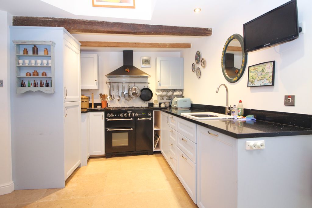 Property photo 2 of 15 Kitchen
