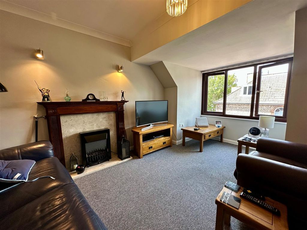 Property photo 3 of 18 Living/Dining Room