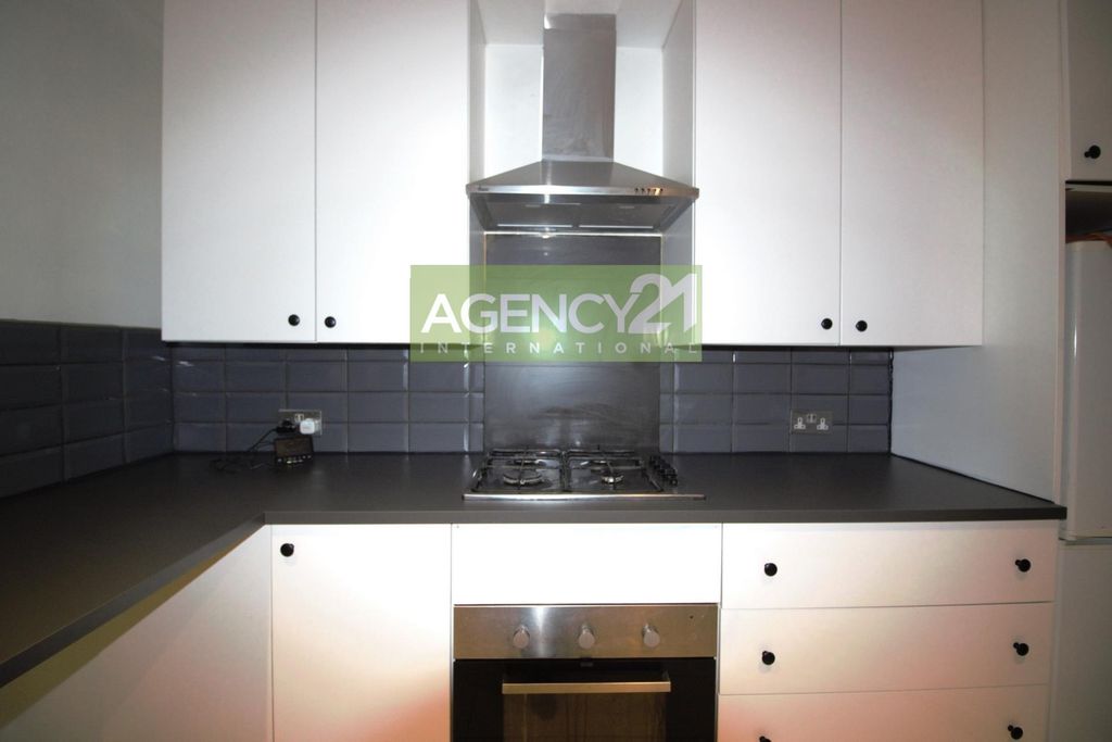 Property photo 3 of 8 Photo 5