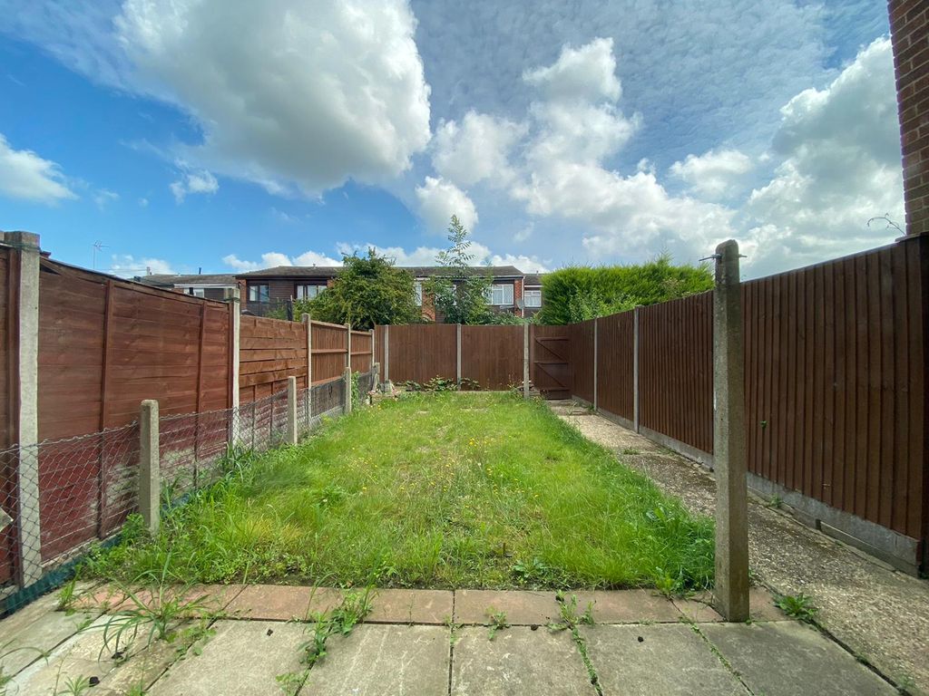 Property photo 1 of 10 Mendip Close (14)
