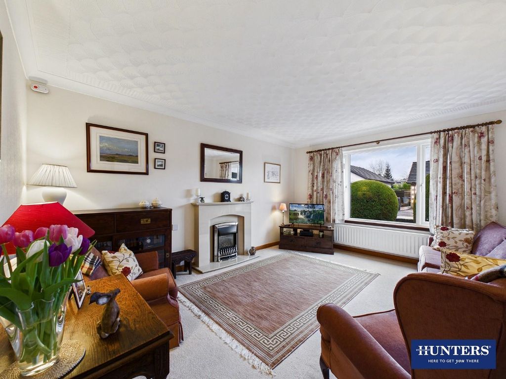 Property photo 2 of 18 Living Room