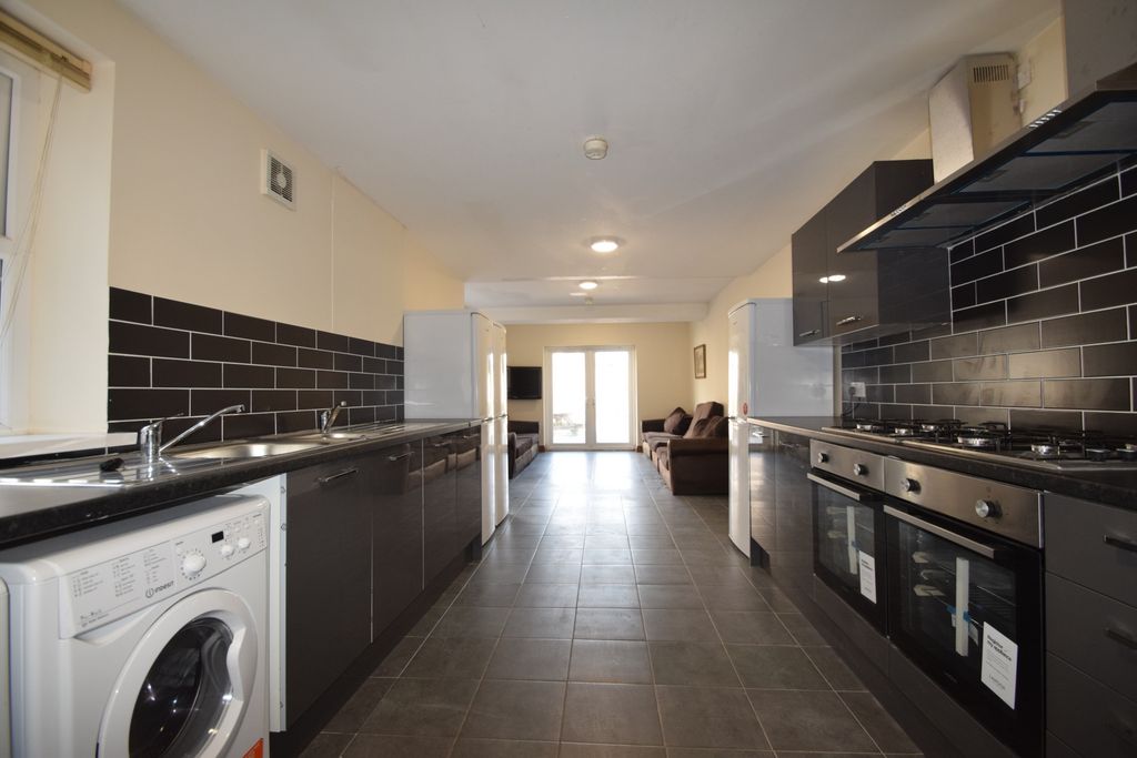 Property photo 1 of 19 Photo 3