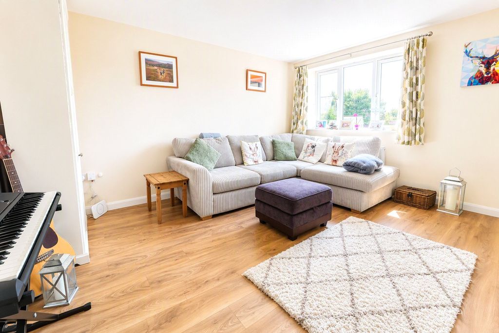 Property photo 3 of 17 Picture No. 02