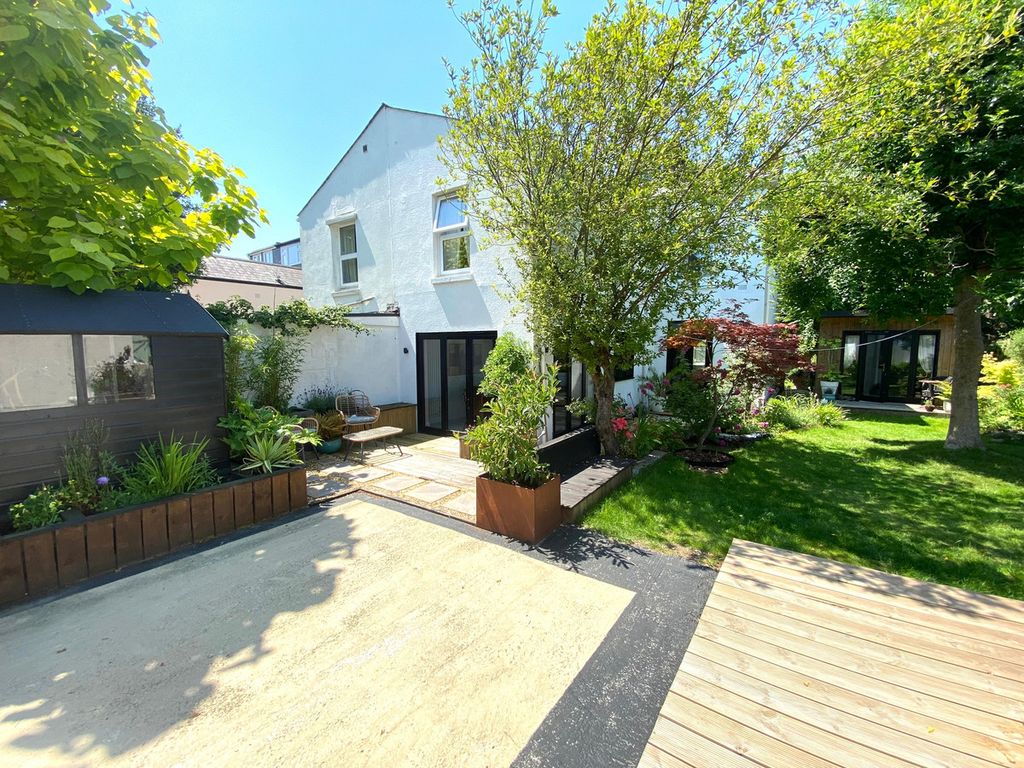 Property photo 2 of 49