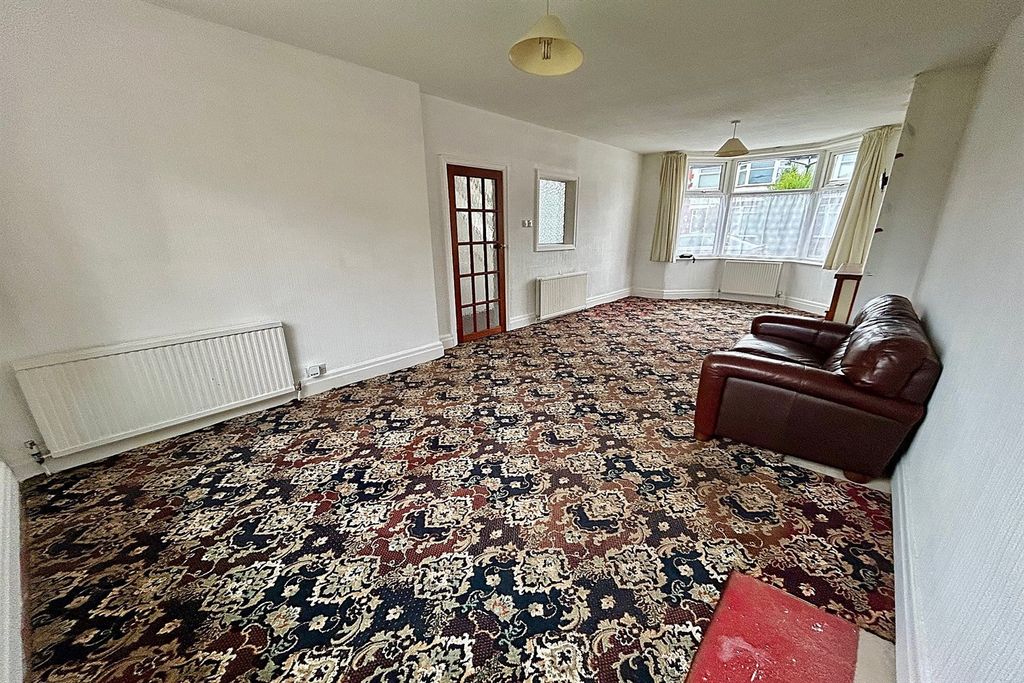 Property photo 2 of 18 Living Room