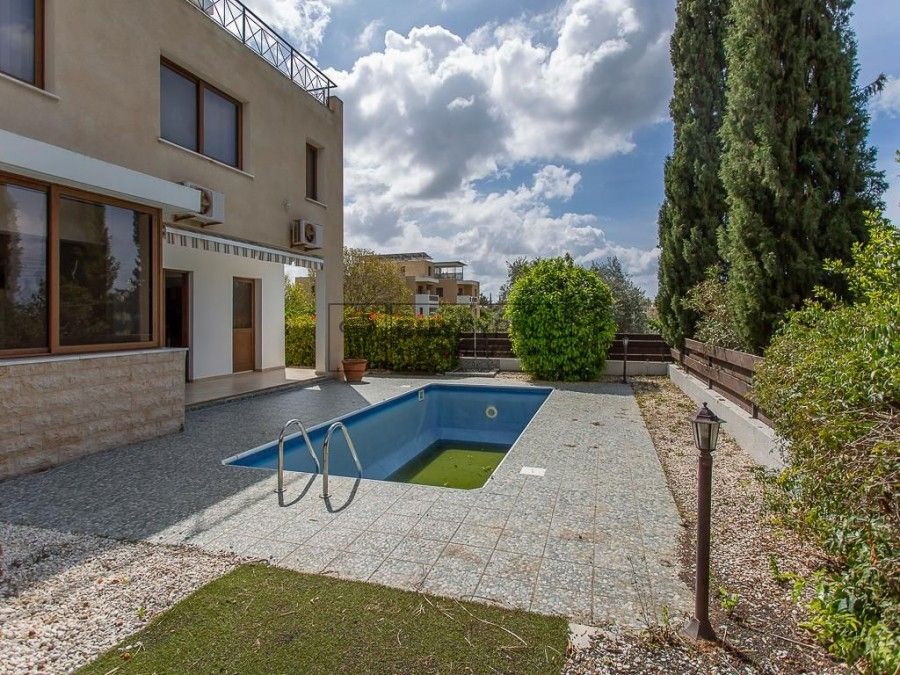 Property photo 2 of 24