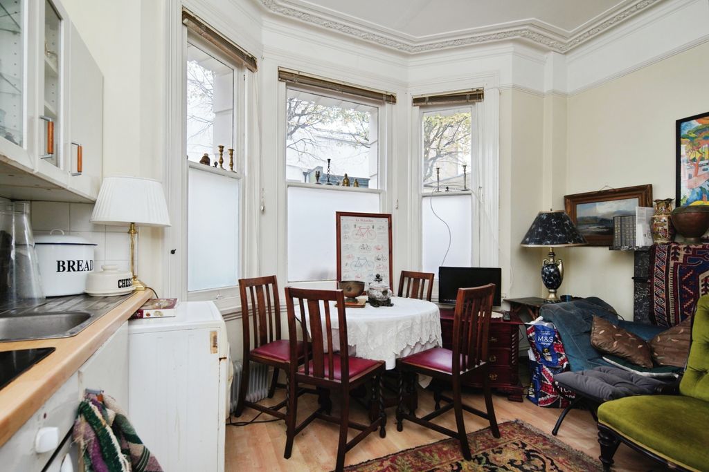 Property photo 3 of 9 Studio