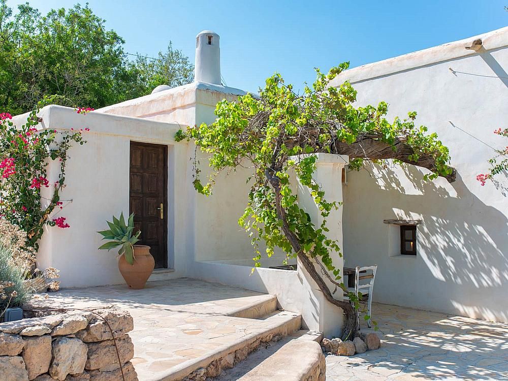 Property photo 3 of 47