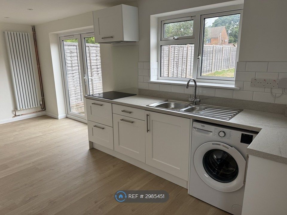 Property photo 2 of 17 Kitchen 2