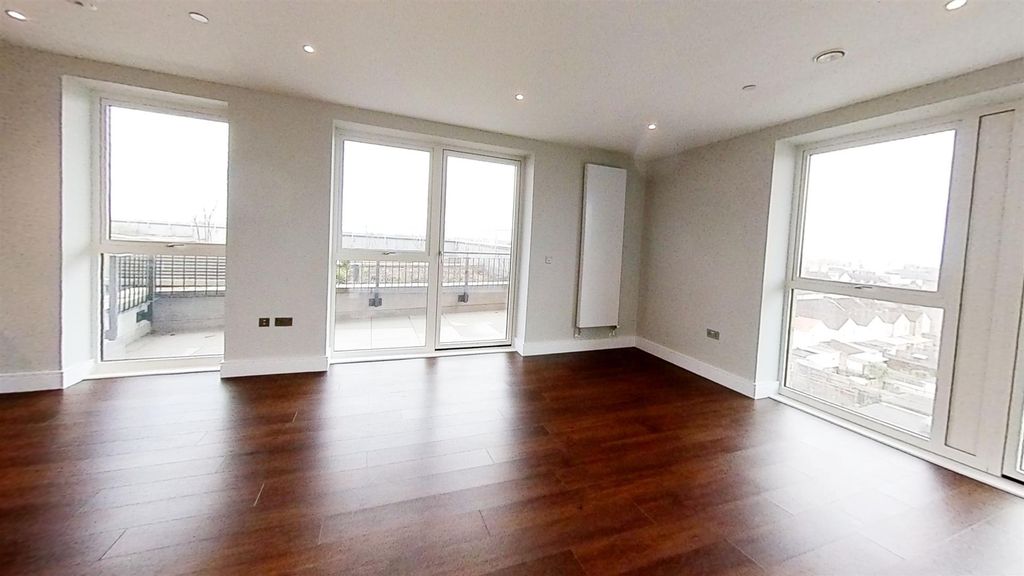 Property photo 3 of 6 Greenview-Court-Unfurnished(1).Jpg