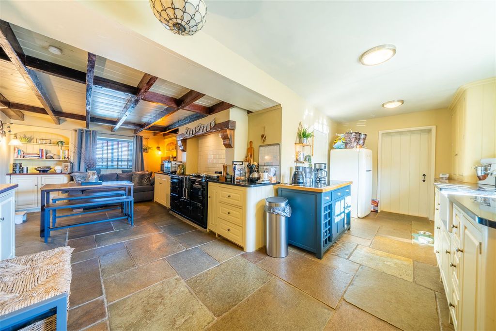 Property photo 3 of 39 Kitchen