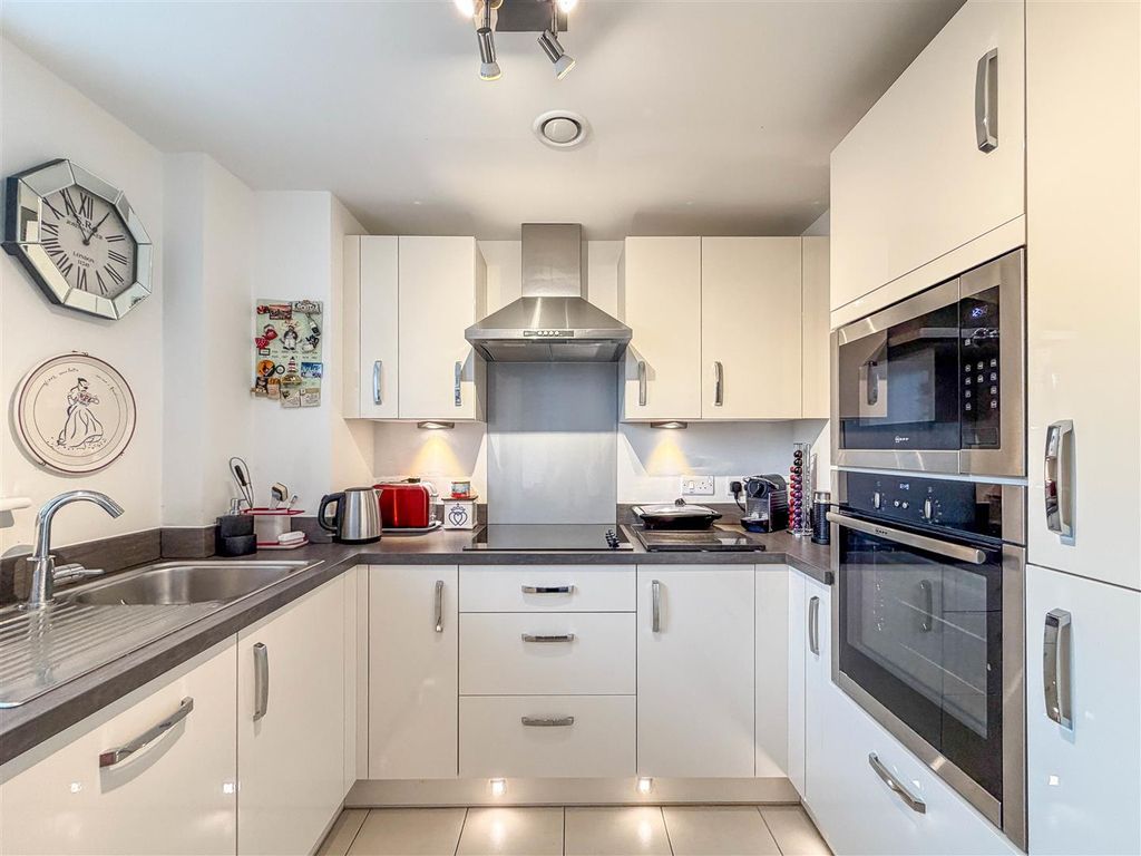 Additional image 8 of 2 bed flat for salePegs Lane, Hertford SG13