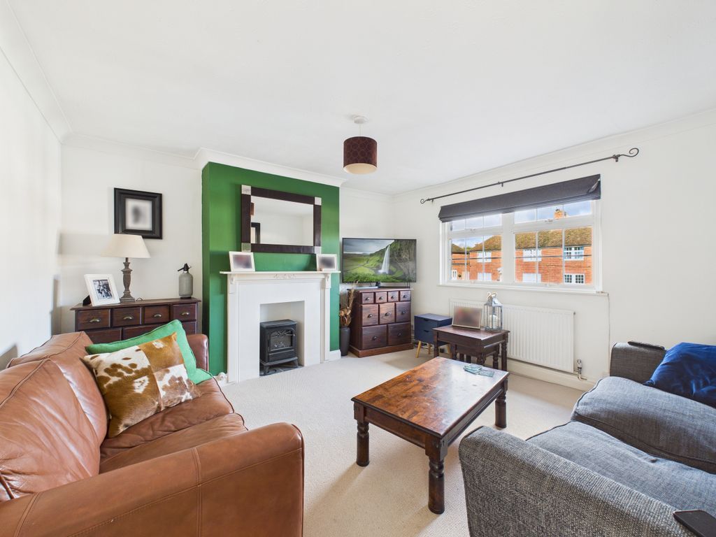 Property photo 2 of 13 Cam01984G0-Pr0540-Still001