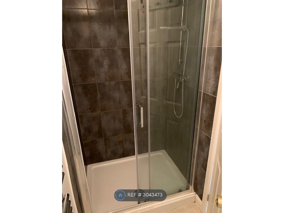 Property photo 2 of 9 Ensuite