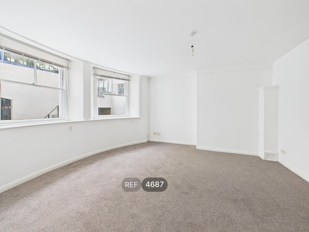 Property photo 3 of 10 Living Room