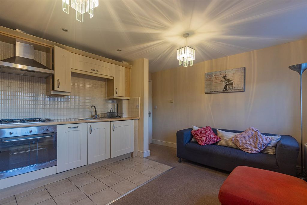 Property photo 2 of 9 Img-3.Jpg