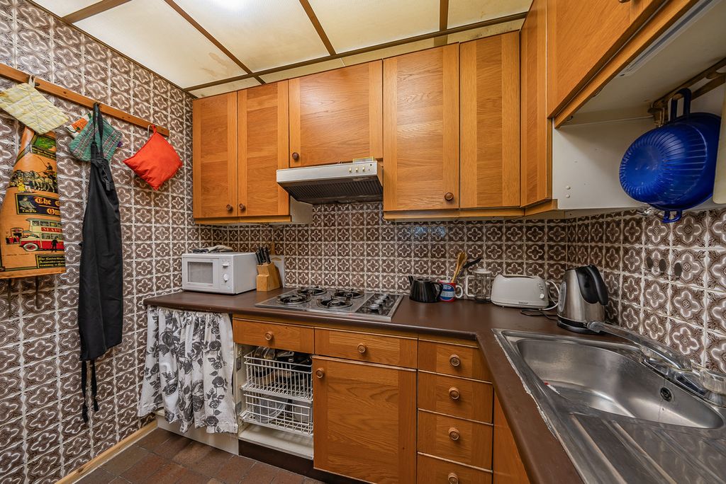 Property photo 3 of 20
