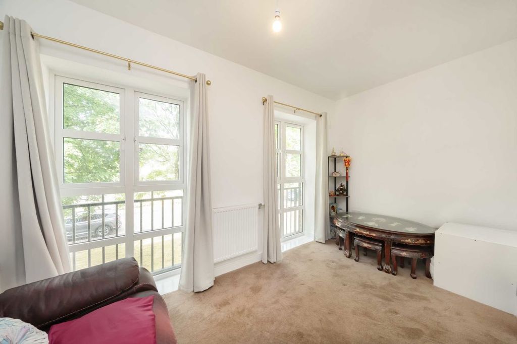 Property photo 3 of 7