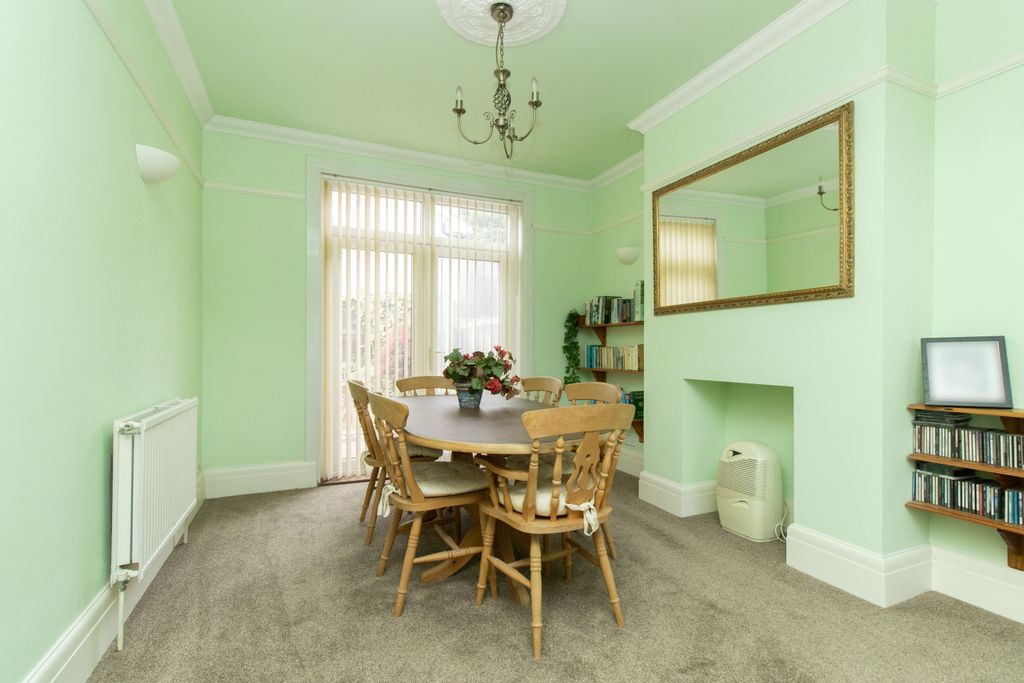 Property photo 3 of 12 Picture 3