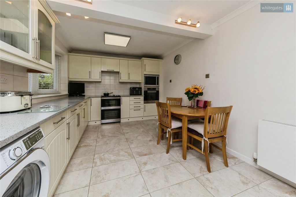 Property photo 2 of 22 Picture No. 27