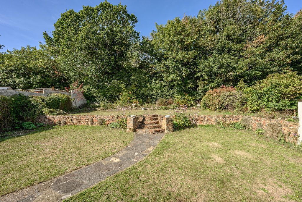 Property photo 2 of 25