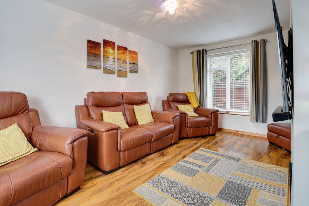 Property photo 2 of 15 Lounge