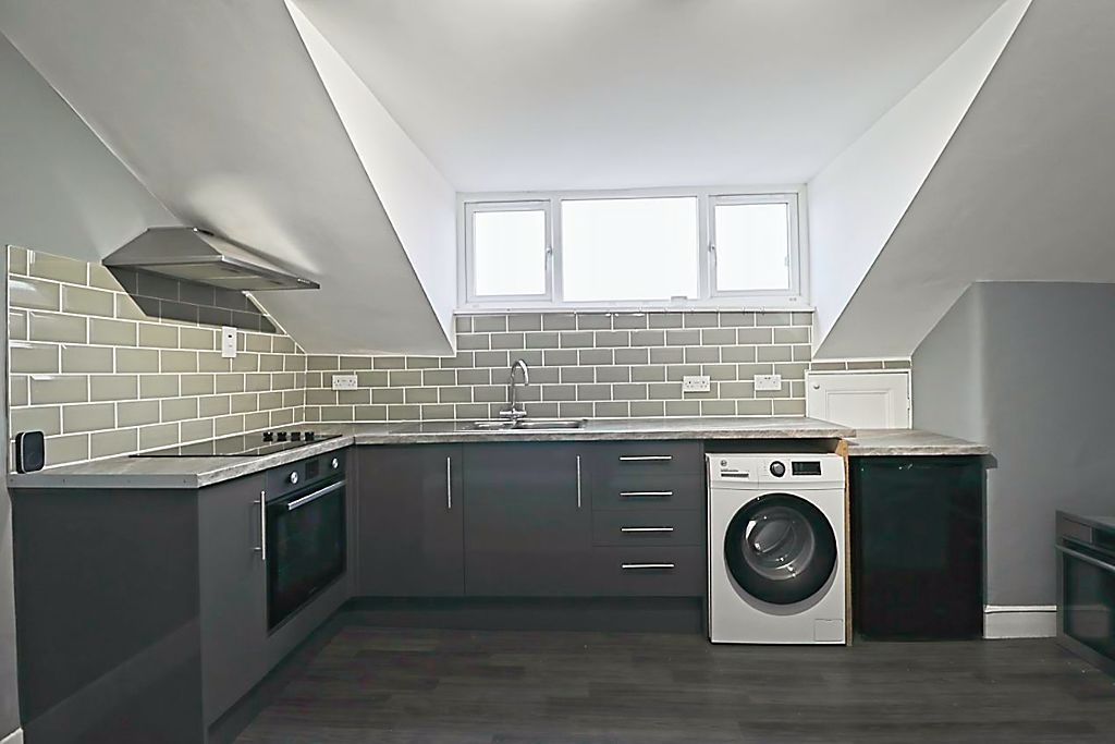 Property photo 2 of 7 Kitchen