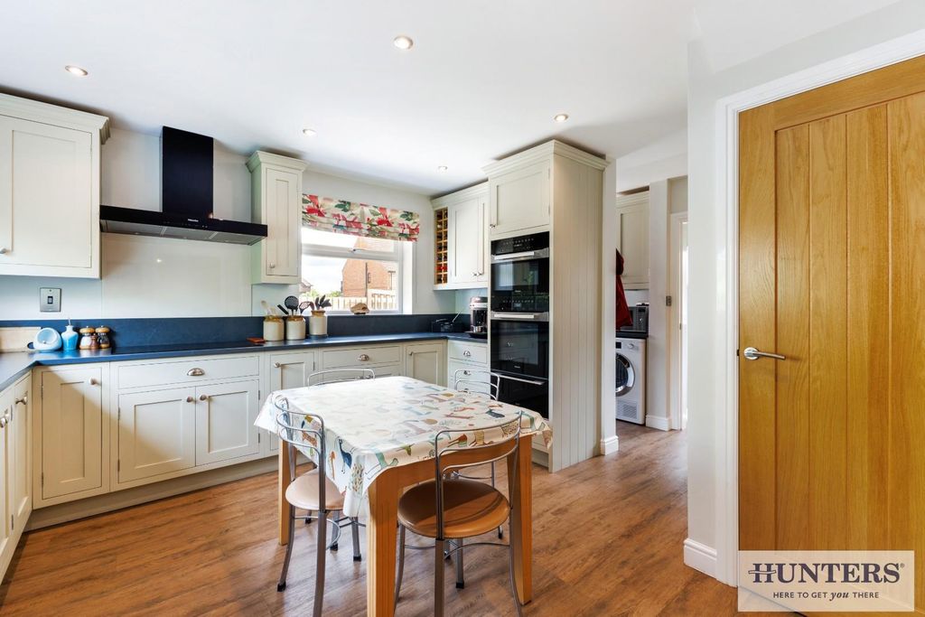 Property photo 3 of 26 92325_17-The-Green-Wistow  (7) - Copy.Jpg