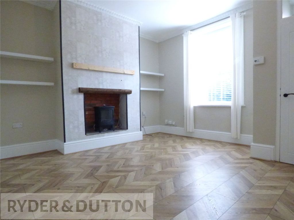 Property photo 1 of 17 Lounge