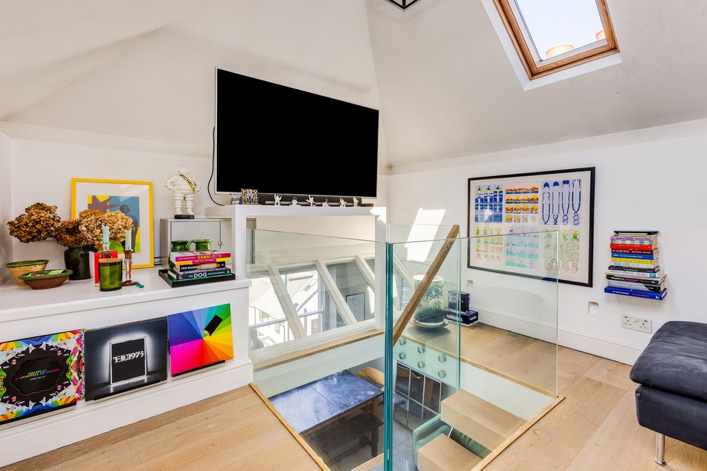 Property photo 2 of 8