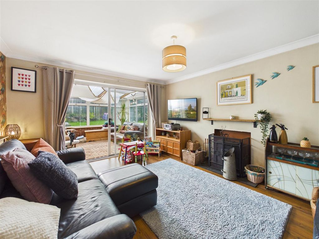 Property photo 2 of 27 Cam05476G0-Pr0120-Still012.Jpg