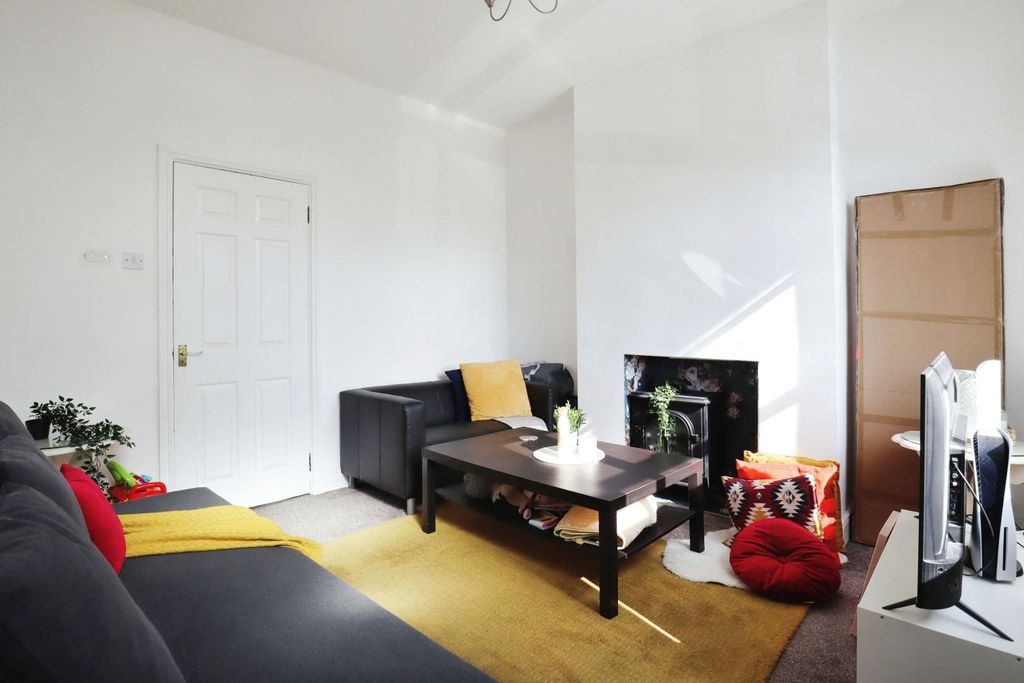 Property photo 2 of 6 Living Room