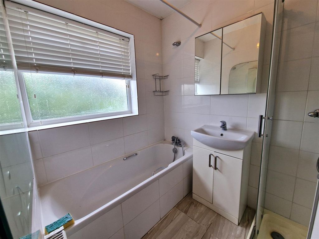 Property photo 2 of 19 Bathroom 1.Jpg