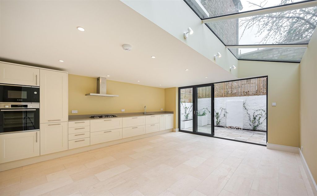 Property photo 1 of 15 Ingelow Road 47-4.Jpg