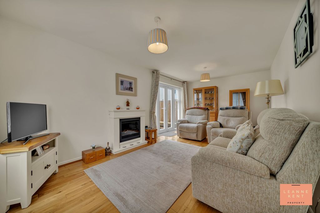 Property photo 2 of 36