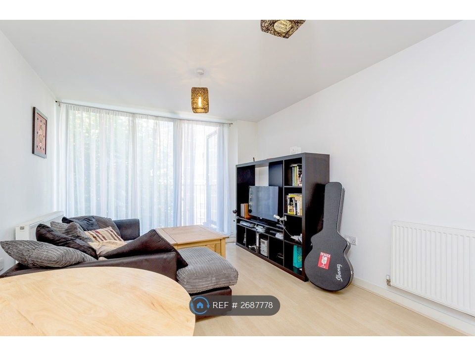 Property photo 2 of 11 Living Room