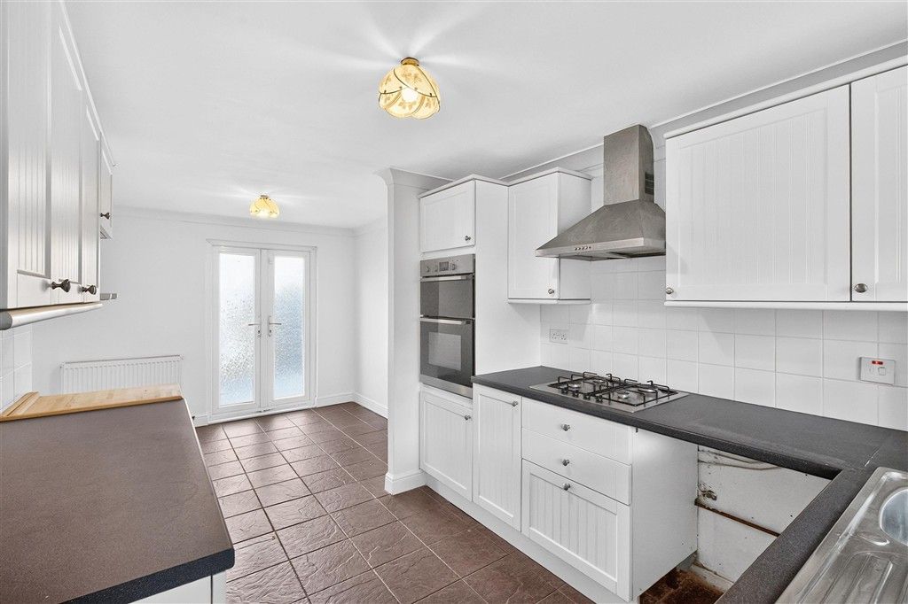 Property photo 3 of 18 Kitchen