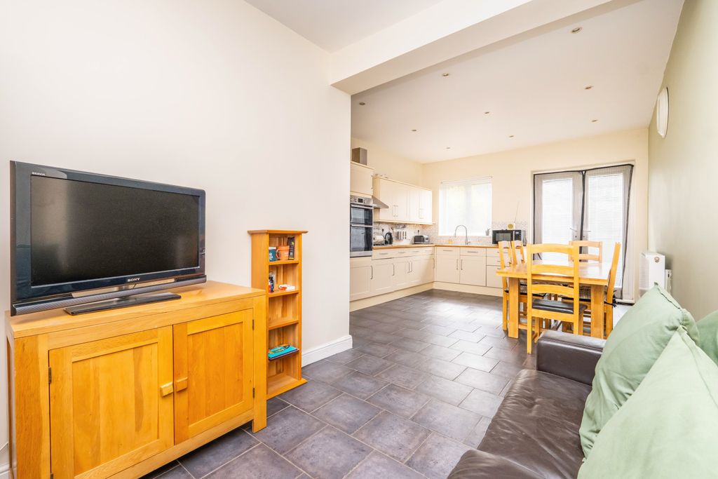 Property photo 2 of 21 Picture No. 76