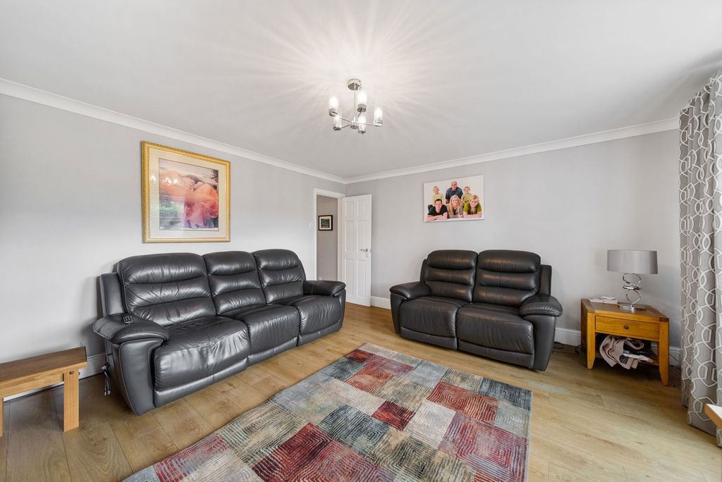 Property photo 3 of 43
