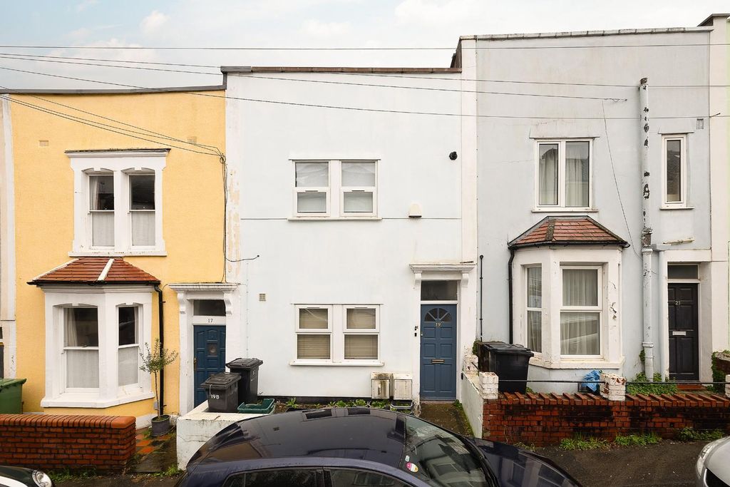 Property photo 2 of 23 Char9721-Hdr.Jpg