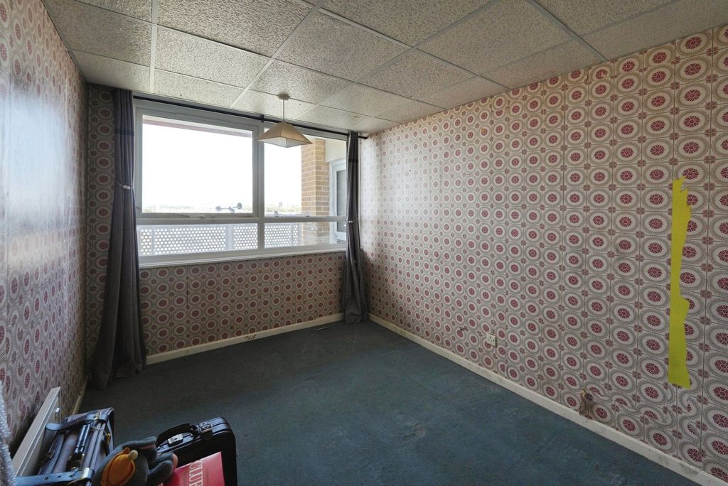 Property photo 3 of 8 Pbox-Img.Jpg