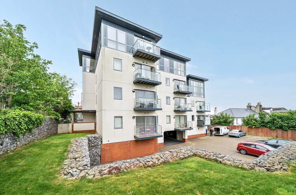 Property photo 2 of 18 1464440-1-6A0d7B7...