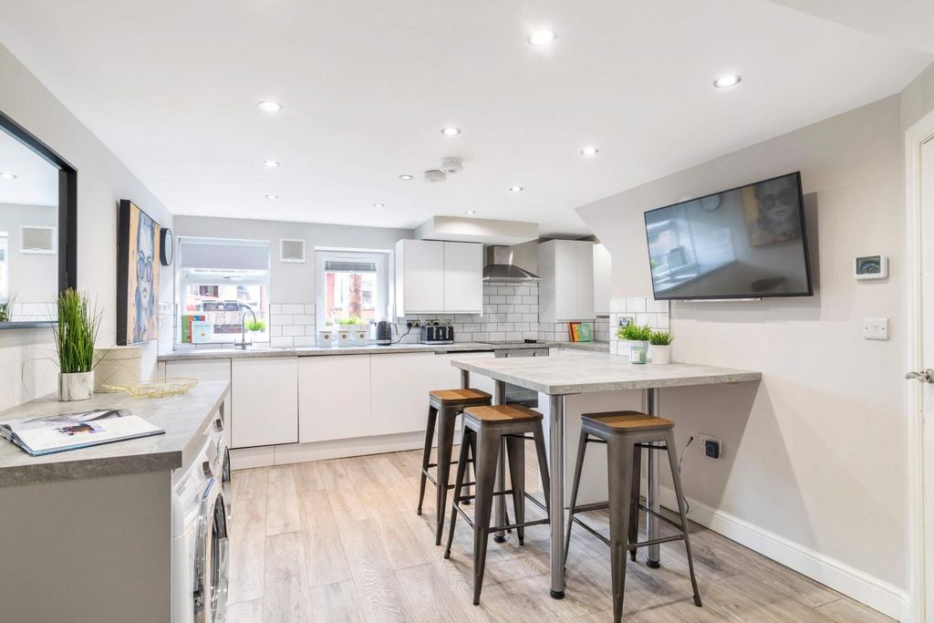 Property photo 2 of 10 Bright, Modern Open-Plan Kitchen With White Cabine...