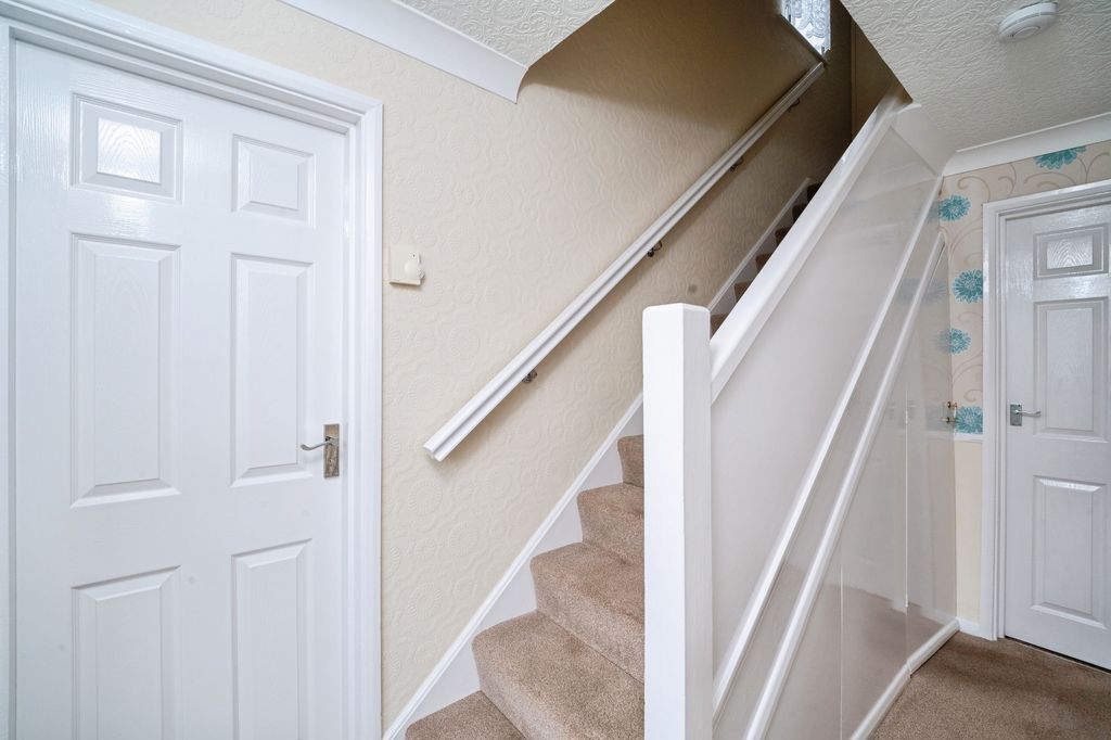 Property photo 2 of 16 Hallway