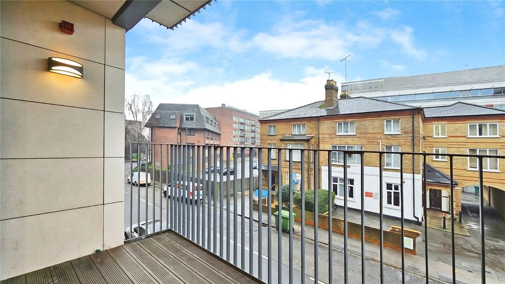 Property photo 2 of 18 Picture No. 15